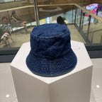 Schwarz-blaue Mütze