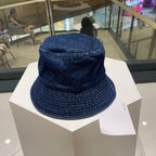 Schwarz-blaue Mütze