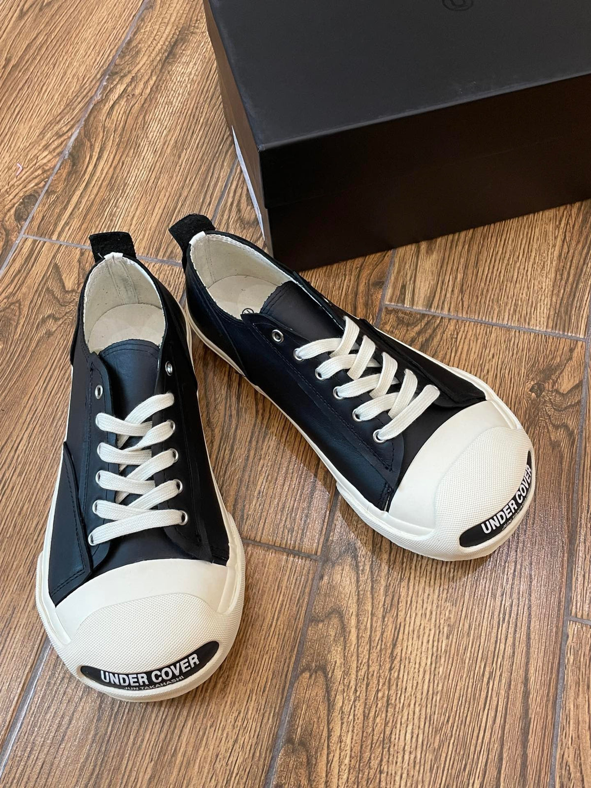 Schwarze Canvas-Low-Top-Sneaker mit Zehenkappe – Herren
