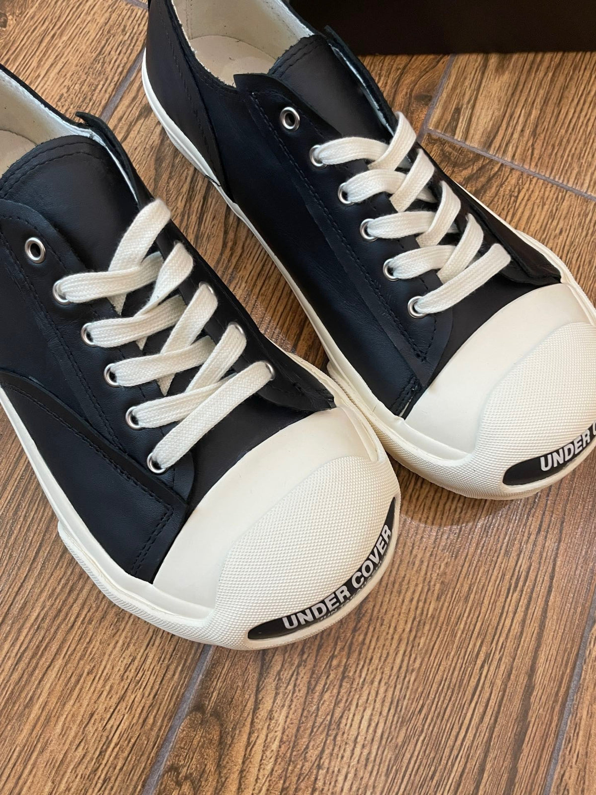 Schwarze Canvas-Low-Top-Sneaker mit Zehenkappe – Herren