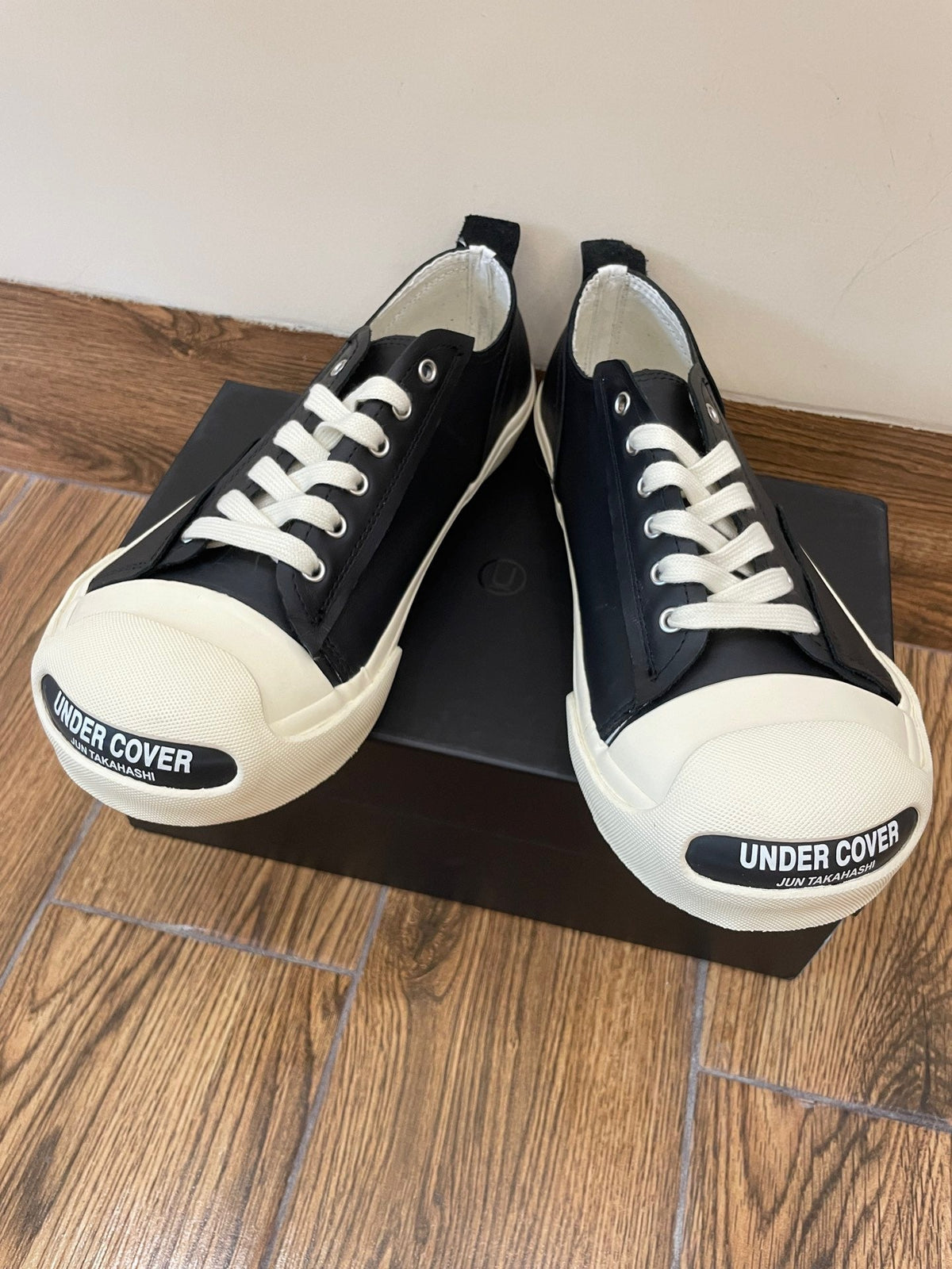 Schwarze Canvas-Low-Top-Sneaker mit Zehenkappe – Herren