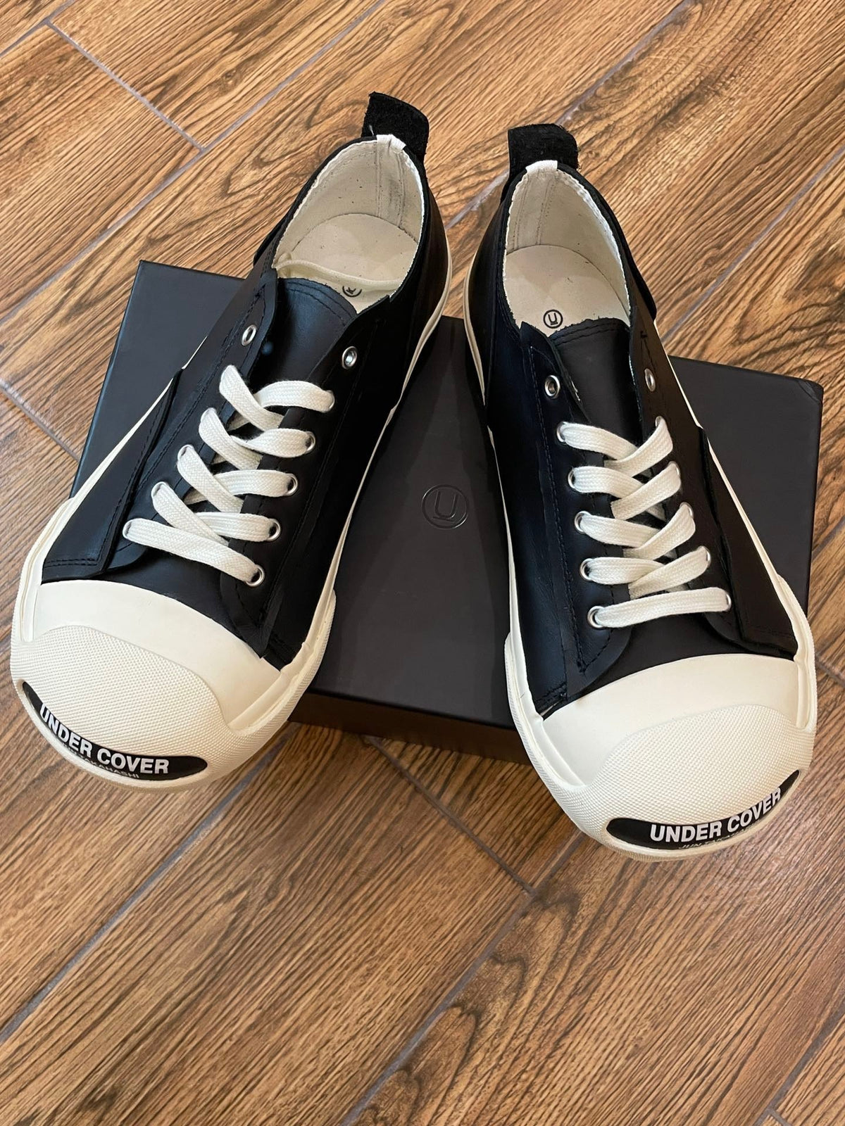 Schwarze Canvas-Low-Top-Sneaker mit Zehenkappe – Herren