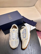 Mehrfarbige Turnschuhe