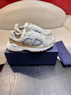 Mehrfarbige Turnschuhe