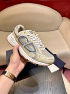 Mehrfarbige Turnschuhe