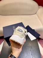 Mehrfarbige Turnschuhe