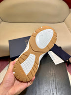 Mehrfarbige Turnschuhe