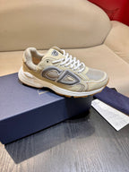 Mehrfarbige Turnschuhe