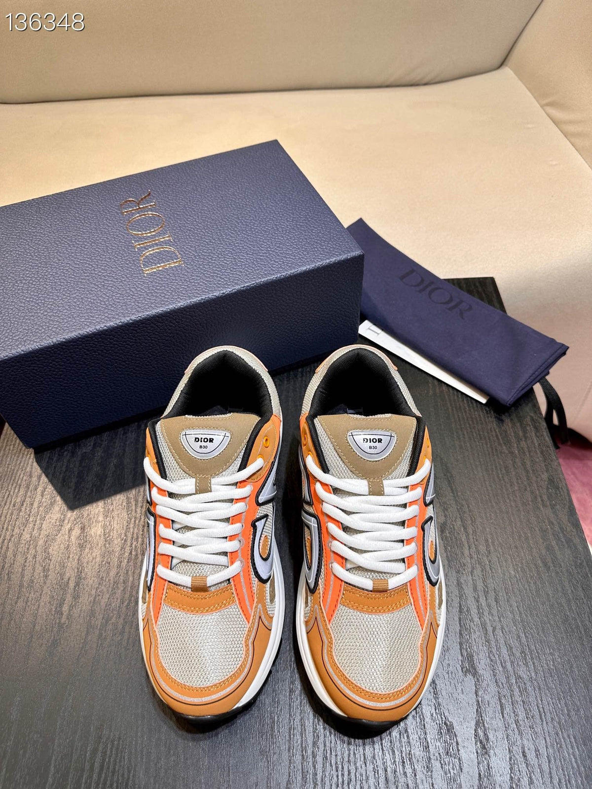 Mehrfarbige Turnschuhe