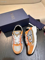 Mehrfarbige Turnschuhe