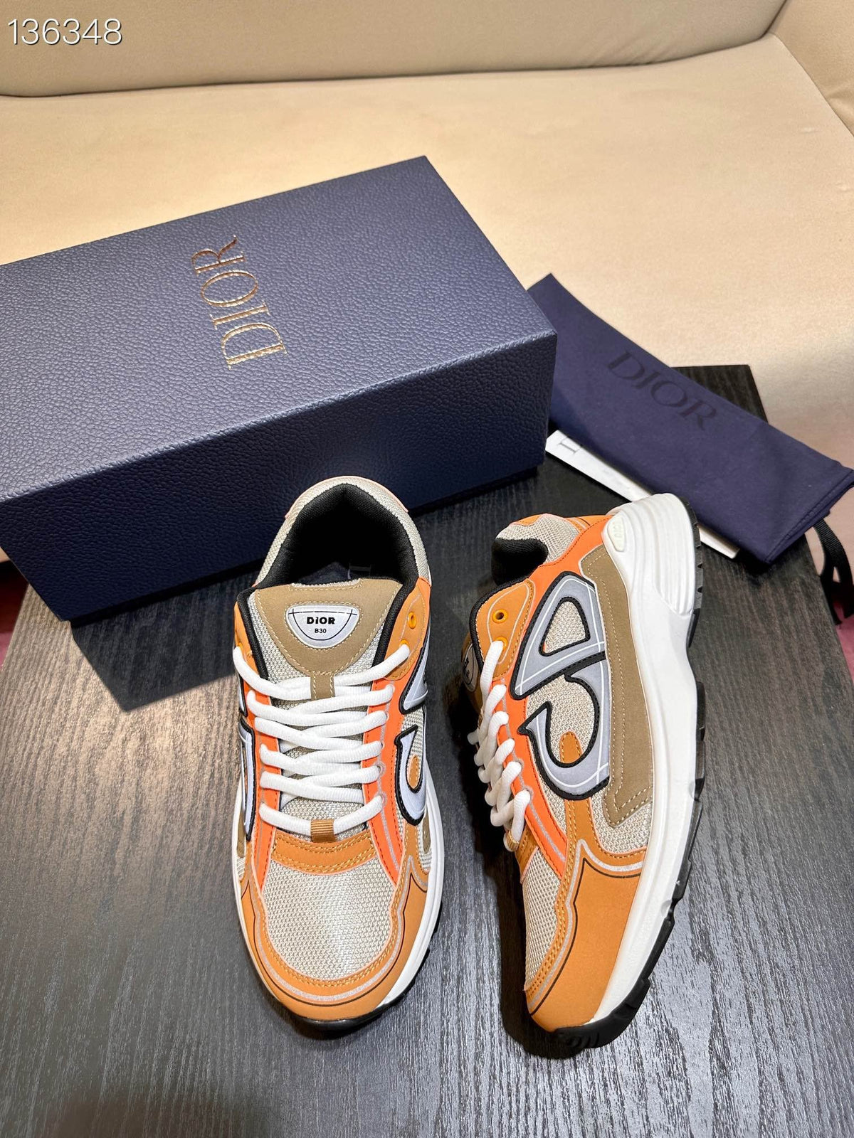 Mehrfarbige Turnschuhe