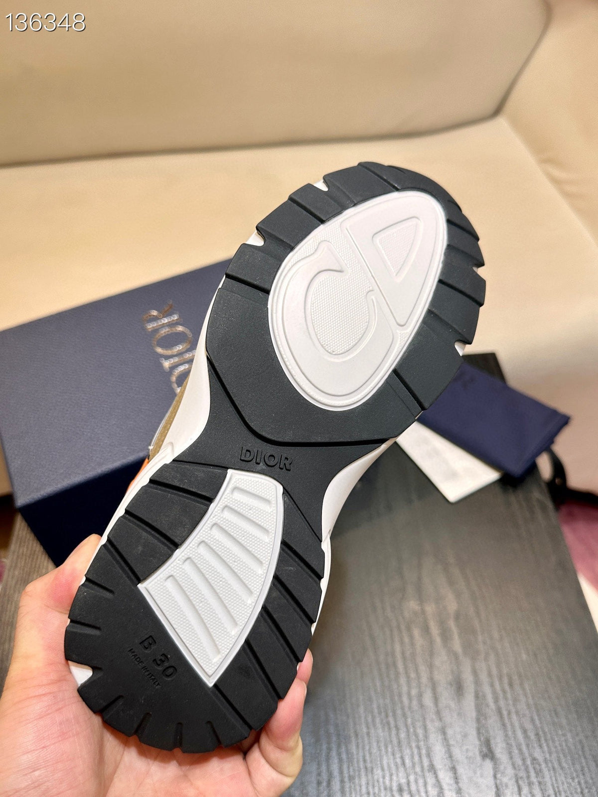 Mehrfarbige Turnschuhe