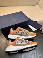 Mehrfarbige Turnschuhe
