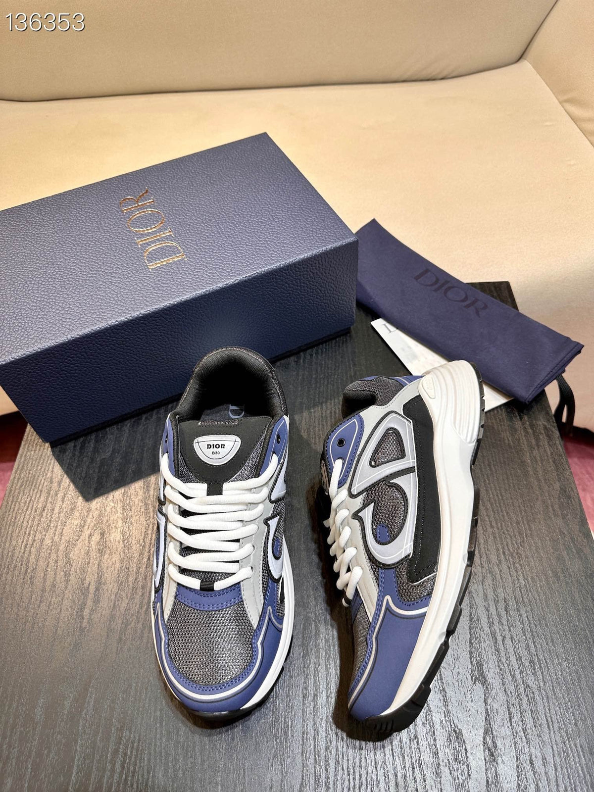 Mehrfarbige Turnschuhe
