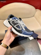 Mehrfarbige Turnschuhe
