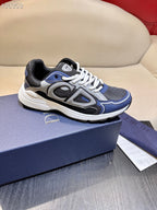 Mehrfarbige Turnschuhe