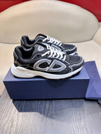 Mehrfarbige Turnschuhe