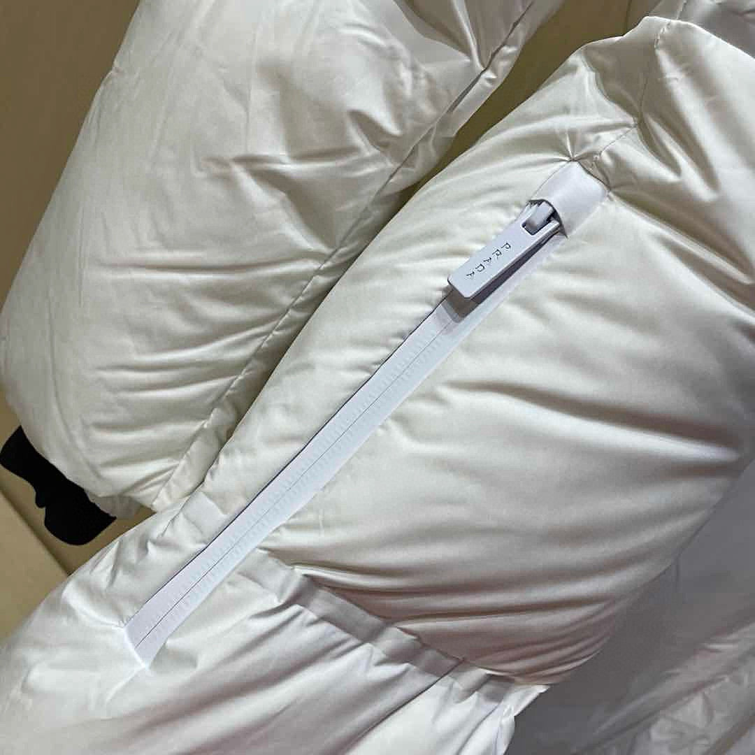Daunenjacke in Weiß und Grau – Damen