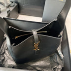 Schwarze Beuteltasche
