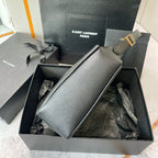 Schwarze Beuteltasche