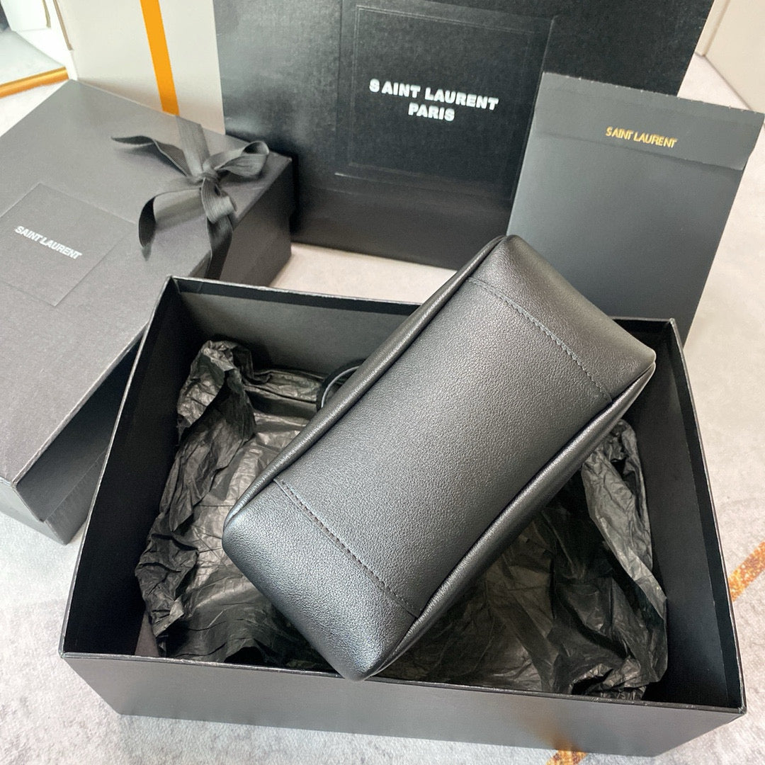 Schwarze Beuteltasche