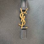 Schwarze Beuteltasche