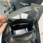 Schwarze Beuteltasche