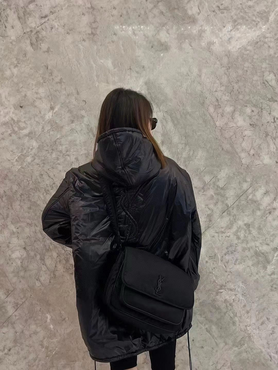 Schwarze Umhängetasche