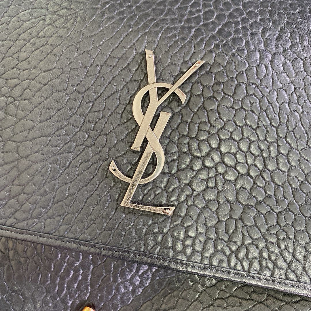 Niki Schultertasche aus genarbtem Leder