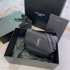 Niki Schultertasche aus genarbtem Leder