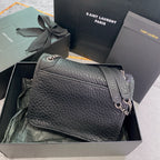 Niki Schultertasche aus genarbtem Leder