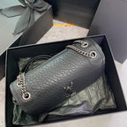 Niki Schultertasche aus genarbtem Leder