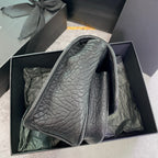 Niki Schultertasche aus genarbtem Leder