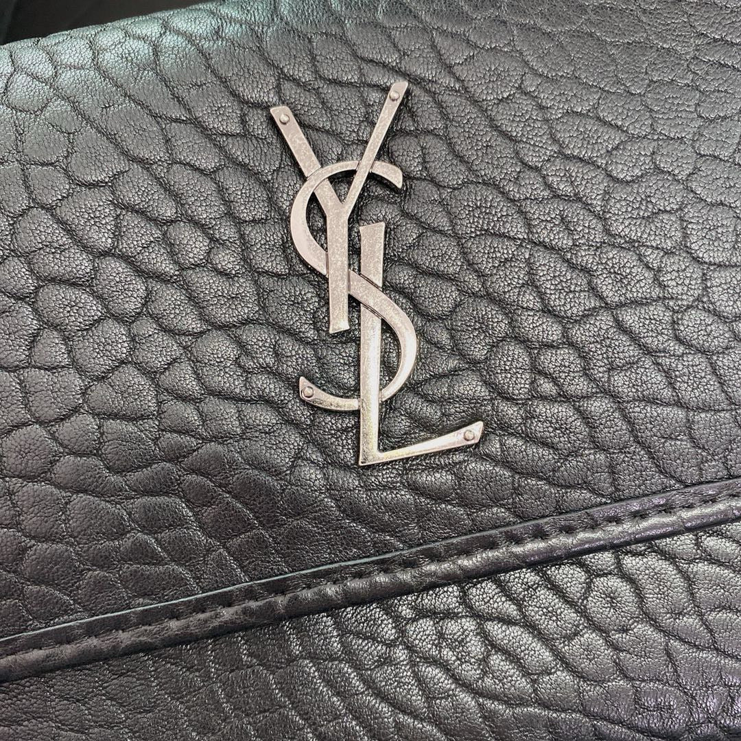 Niki Schultertasche aus genarbtem Leder