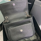 Niki Schultertasche aus genarbtem Leder
