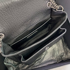 Niki Schultertasche aus genarbtem Leder