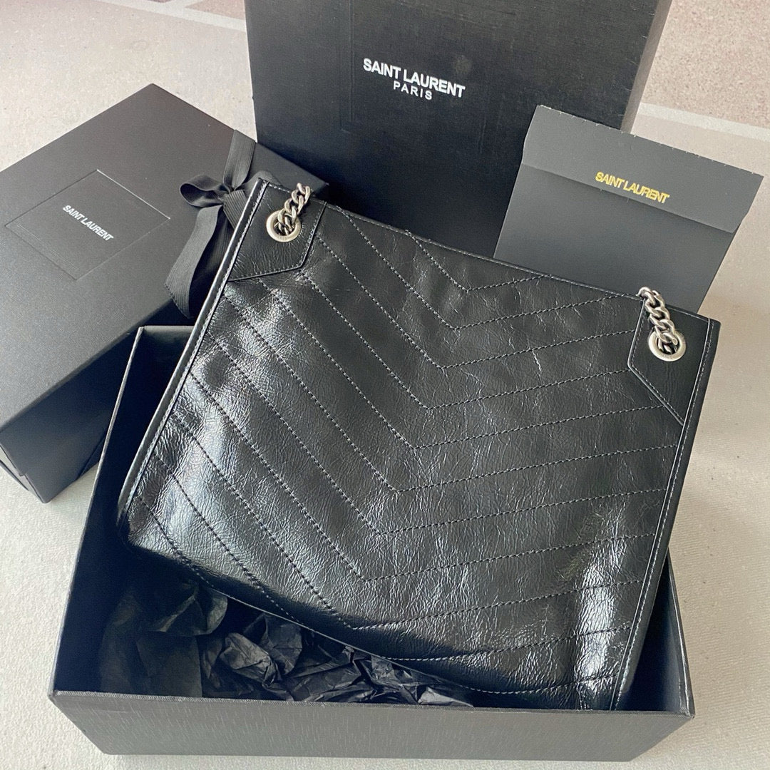 Niki Schultertasche mit Kette