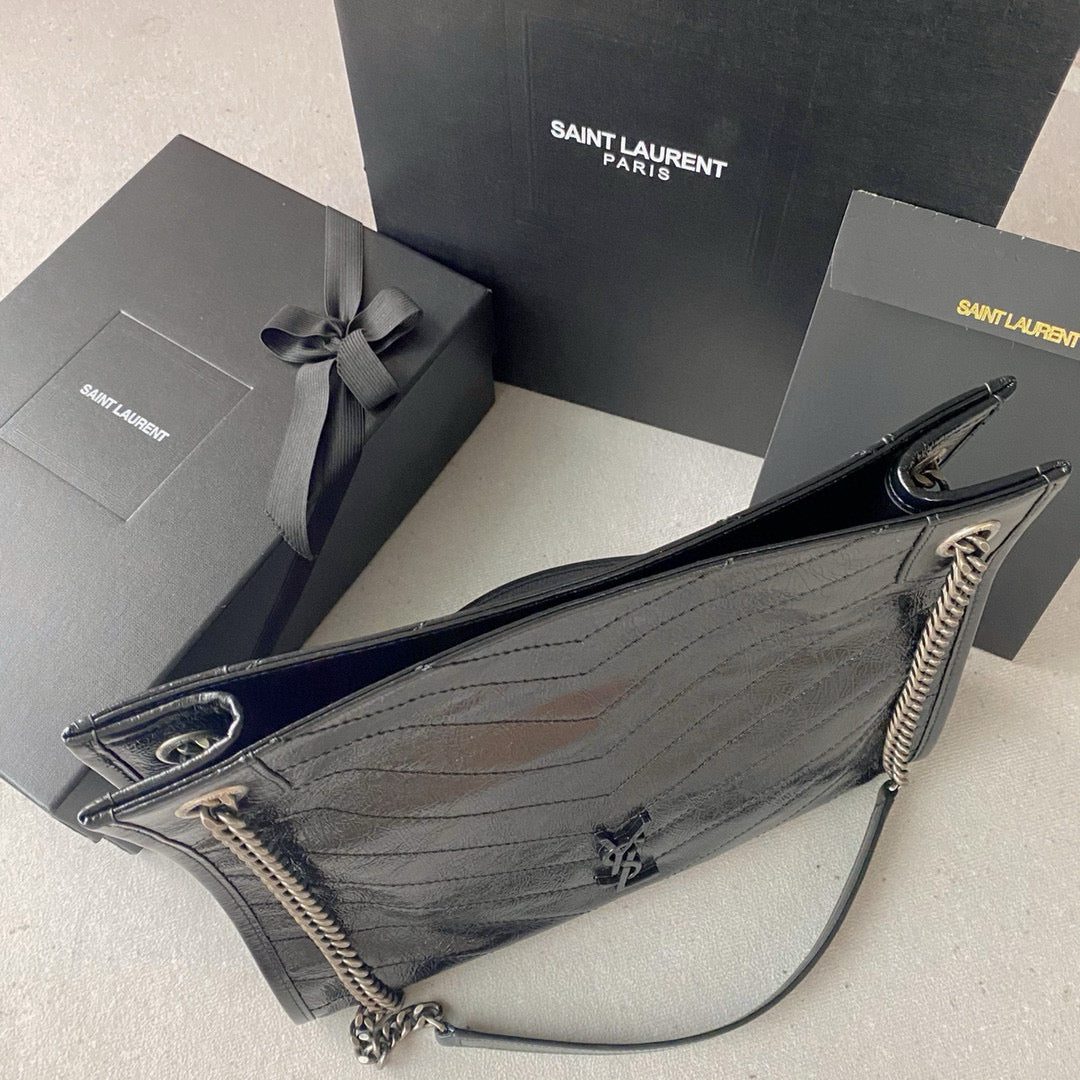 Niki Schultertasche mit Kette