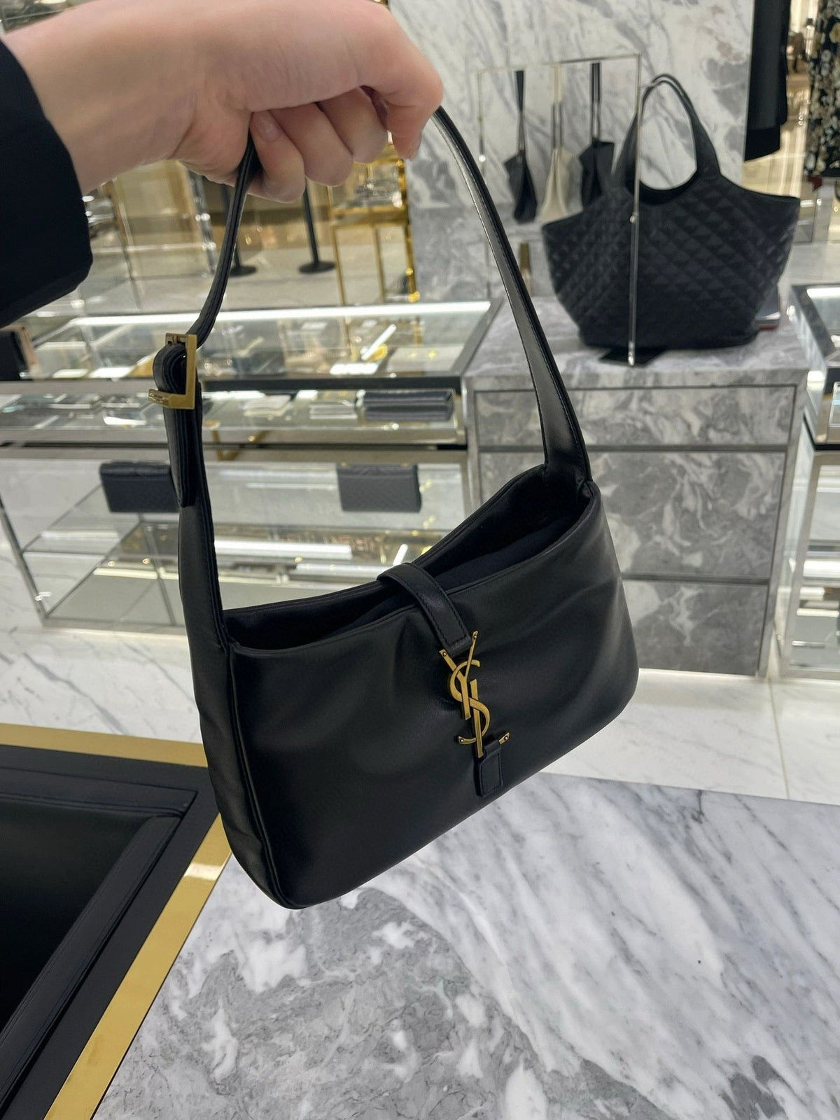 Le 5 à 7 Schultertasche