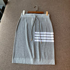 Grauer gestrickter Midi-Rock mit Querstreifen – Damen