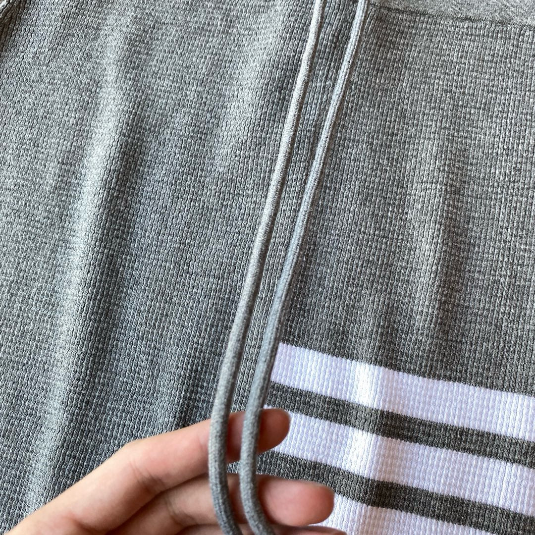Grauer gestrickter Midi-Rock mit Querstreifen – Damen