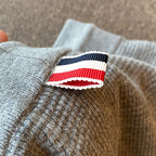 Grauer gestrickter Midi-Rock mit Querstreifen – Damen