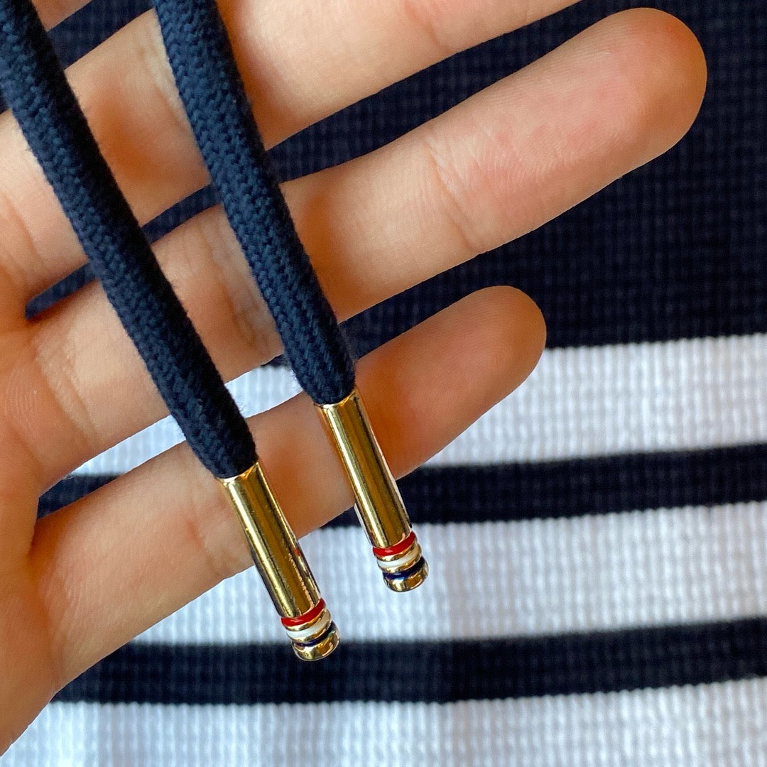 Grauer gestrickter Midi-Rock mit Querstreifen – Damen