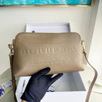 Schwarz-blaue Clutch