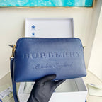 Schwarz-blaue Clutch