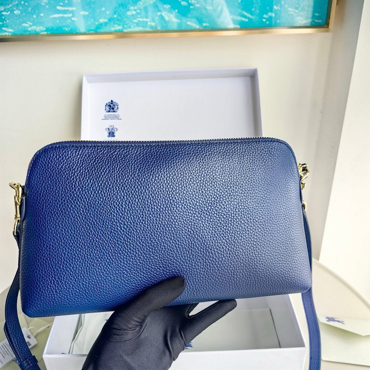 Schwarz-blaue Clutch