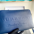 Schwarz-blaue Clutch