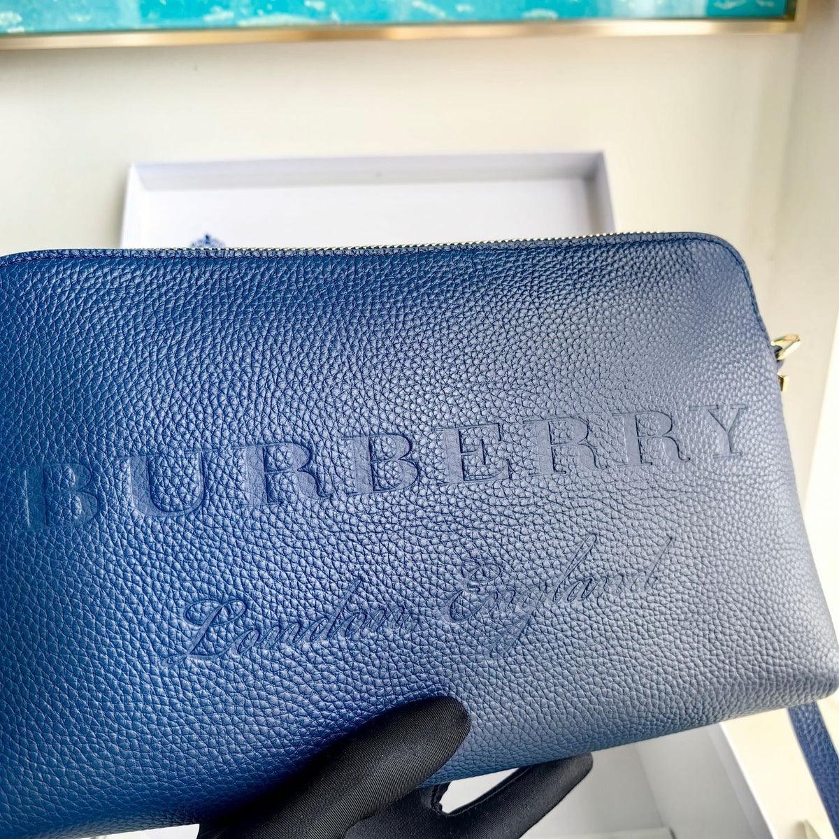 Schwarz-blaue Clutch
