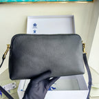 Schwarz-blaue Clutch