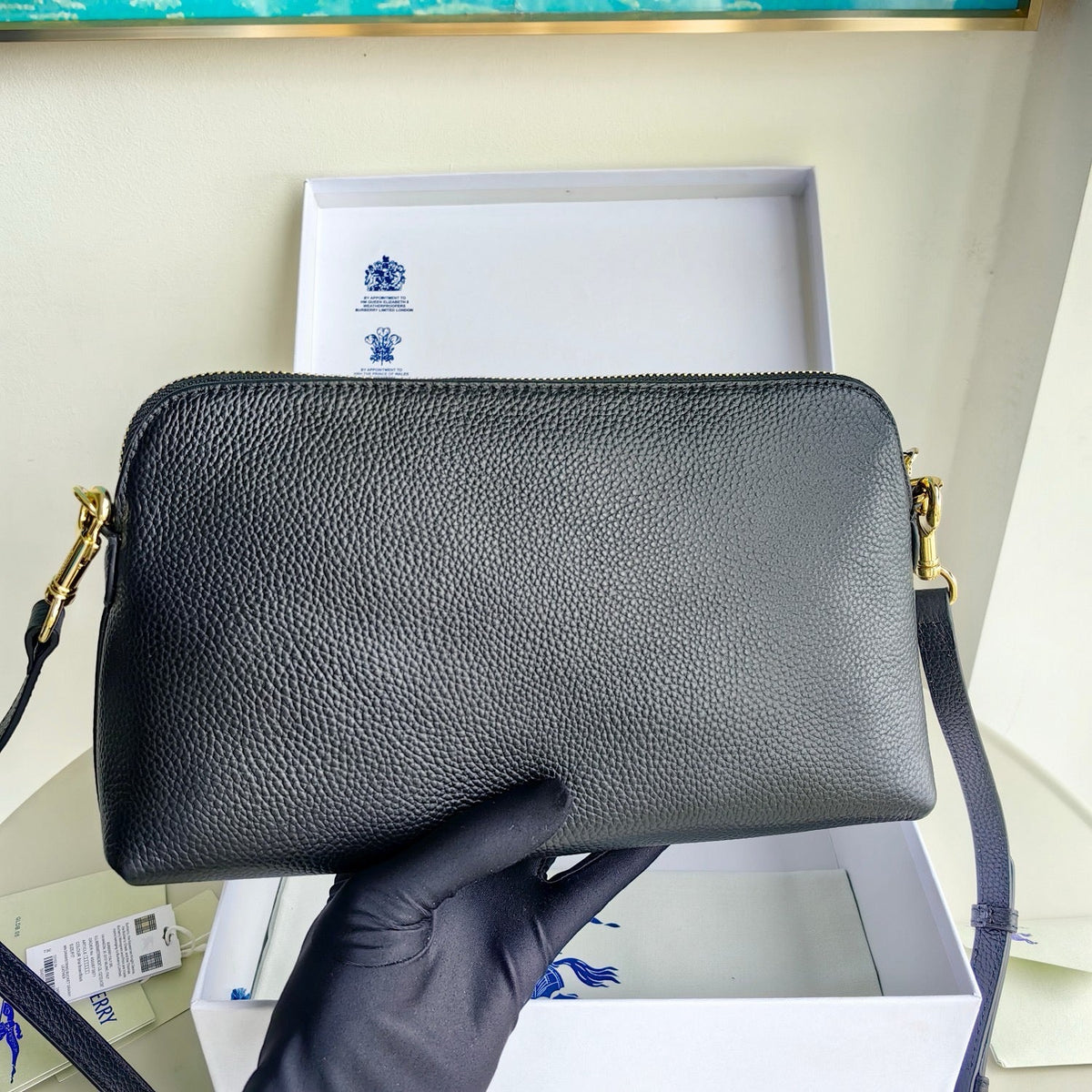 Schwarz-blaue Clutch